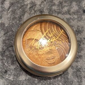 MAC Cosmetics Mariah Carey highlighter